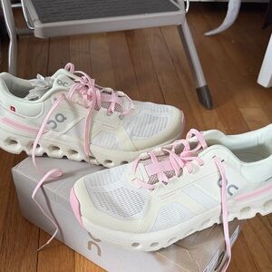 OnCloud Cloud Runner 2 in Cream with Pink Details